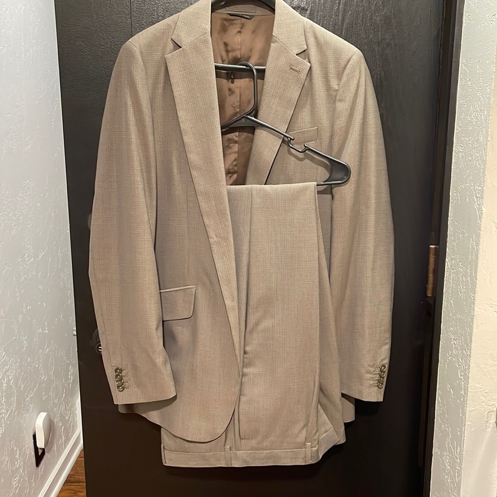 Banana Republic 2-piece suit brown and tan plaid, 42L jacket, 34/34 pants - EUC